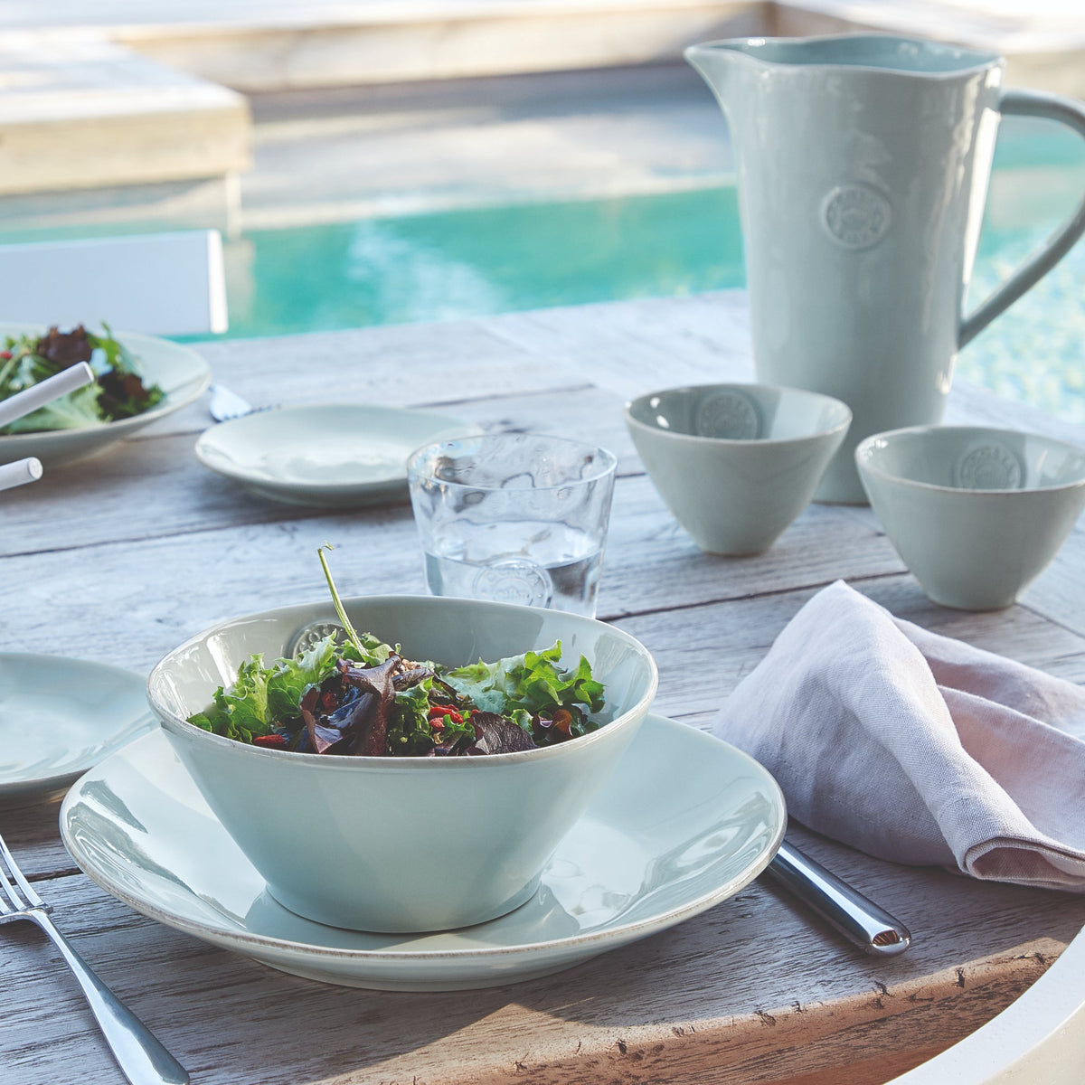 نوفا تركواز على طاولة الطعام - Nova Turquoise table setting