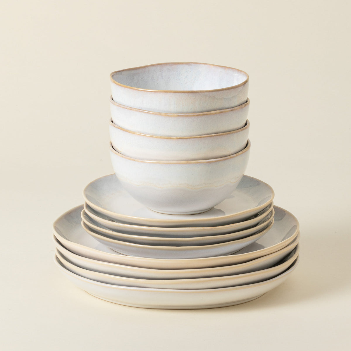 Brisa Sal 12-piece dinnerware set on the table