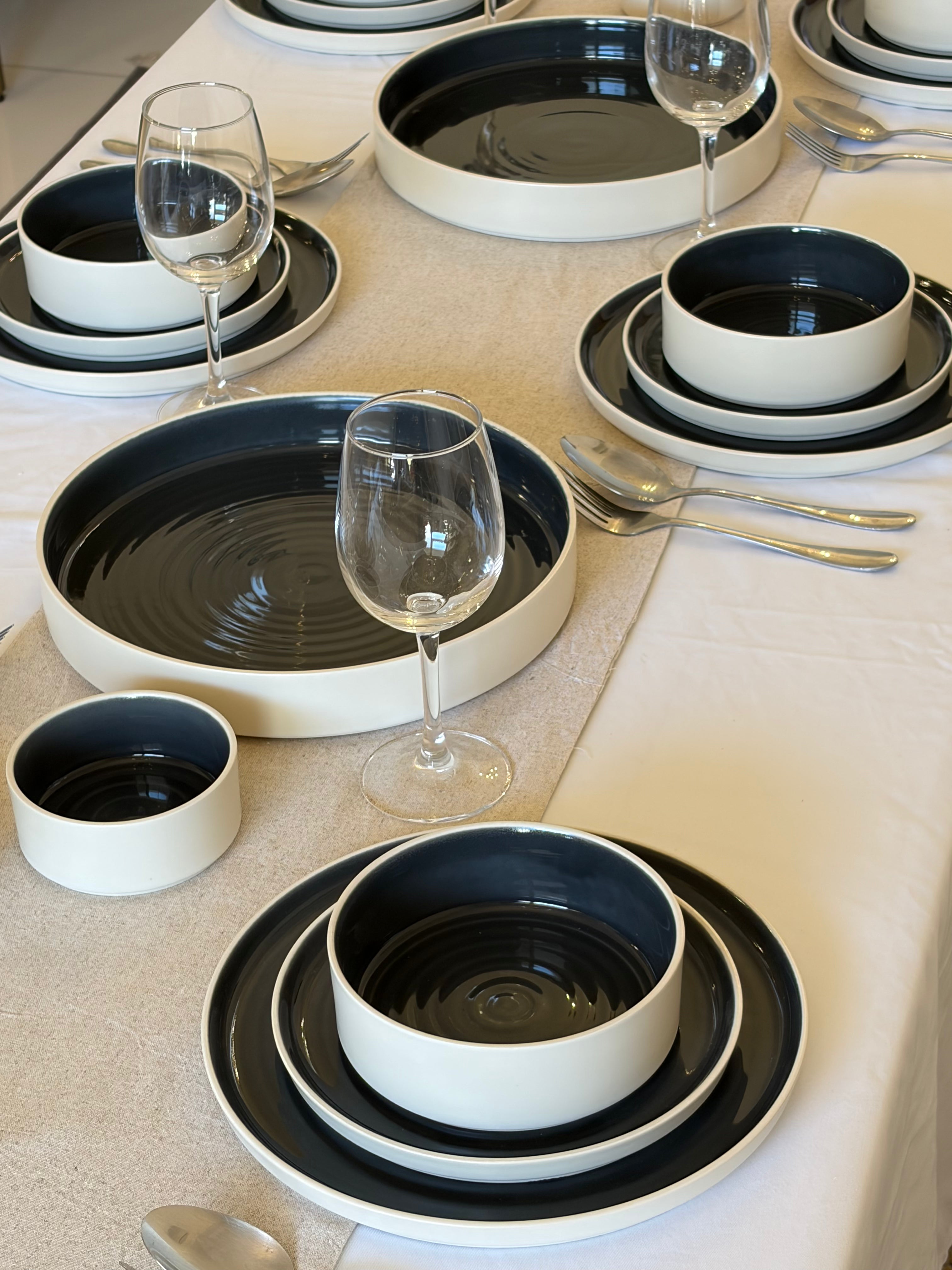 طقم عشاء برتغالي فاخر لعدد4  اشخاص ب (15  قطعة)